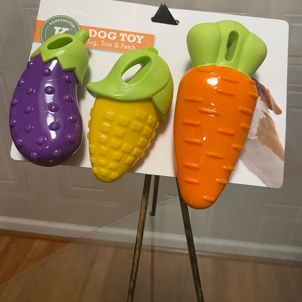 Brand New Kensington Set Of 3 latex vegetables 🥕  🌽 🍆 Dog Toys With Squeaker - Picture 4 of 4